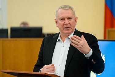 Для студентов ОГУ провели экскурсию по областному парламенту